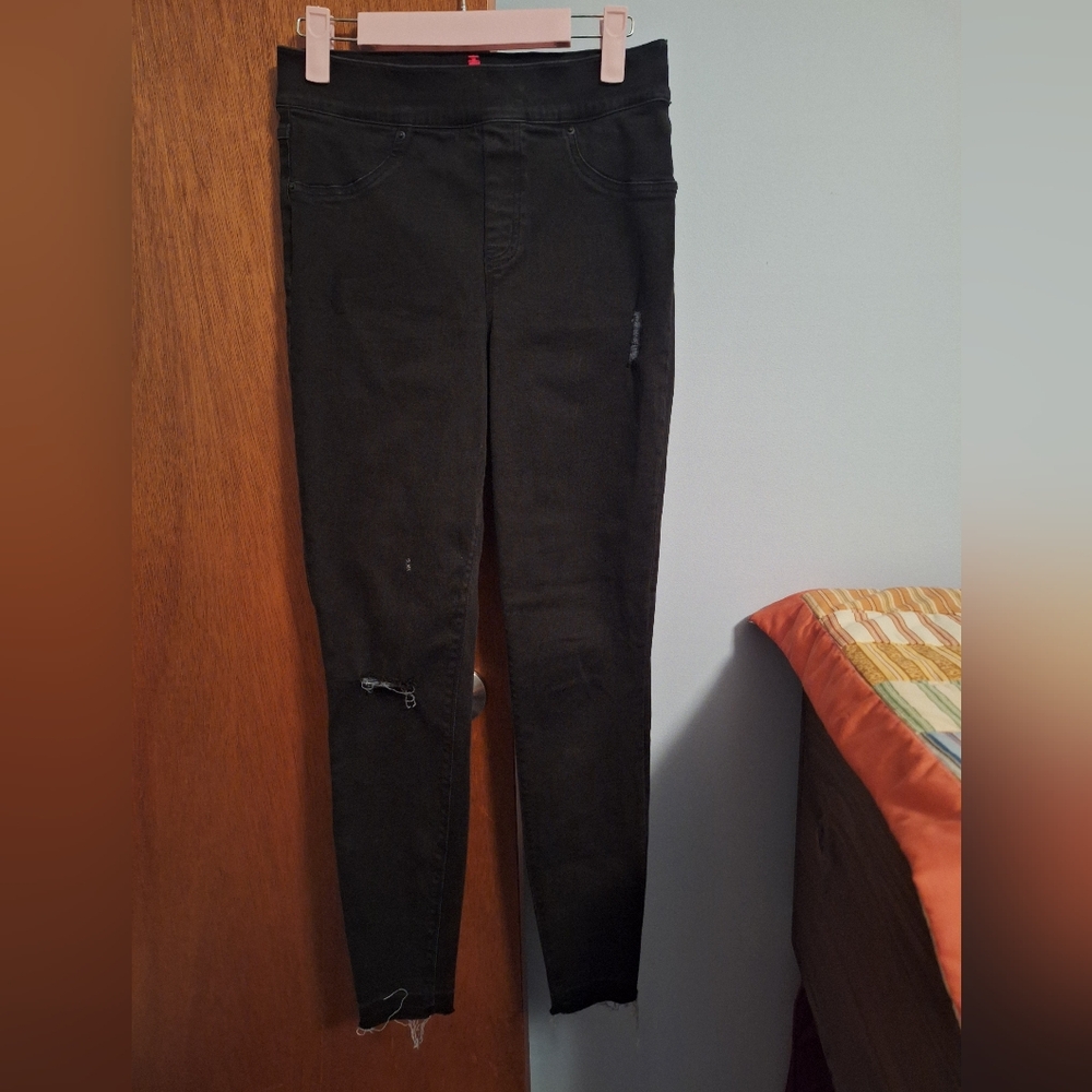 Final Price* SPANX Black Distressed Women's Skinny Jeans Raw Hem Size M